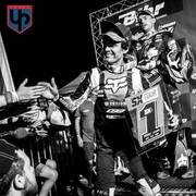 L'homme en forme de l'été ! 🔥

@cedricsoubeyras empile les victoires sur cette saison estivale de supercross.

@prohexisoffroad, @sx_tour, Open... La série est en cours !

Penses-tu qu'il va continuer sur sa lancée ?

📸 @mxjuly 

#motocross
#supercross